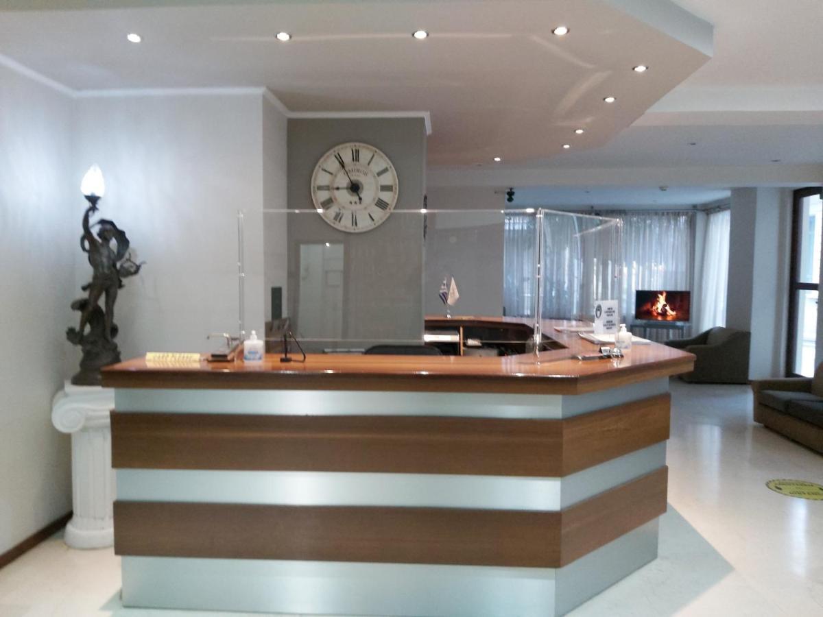 Omiros Hotel Атина Екстериор снимка