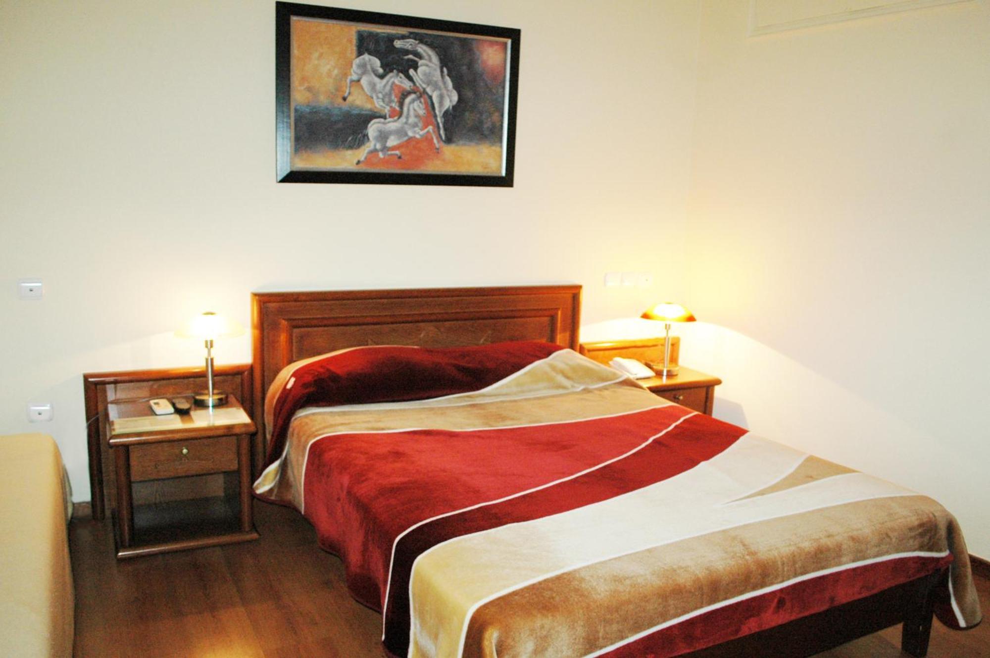 Omiros Hotel Атина Екстериор снимка