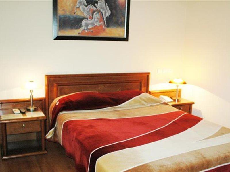 Omiros Hotel Атина Екстериор снимка