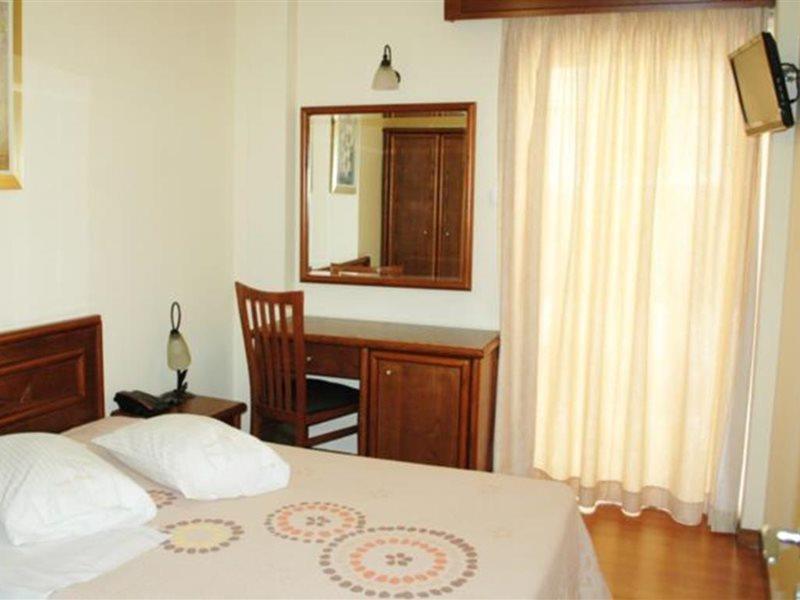 Omiros Hotel Атина Екстериор снимка