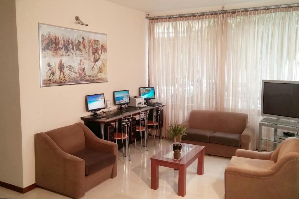 Omiros Hotel Атина Екстериор снимка