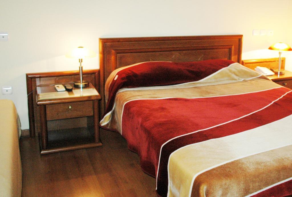 Omiros Hotel Атина Екстериор снимка